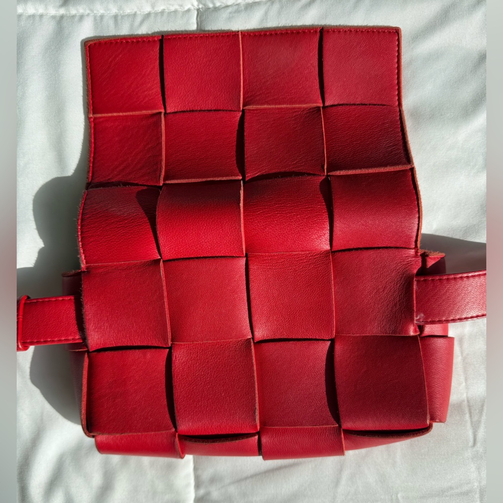 Bottega Veneta Red Cassette Belt Leather Bag - Picture 4 of 9